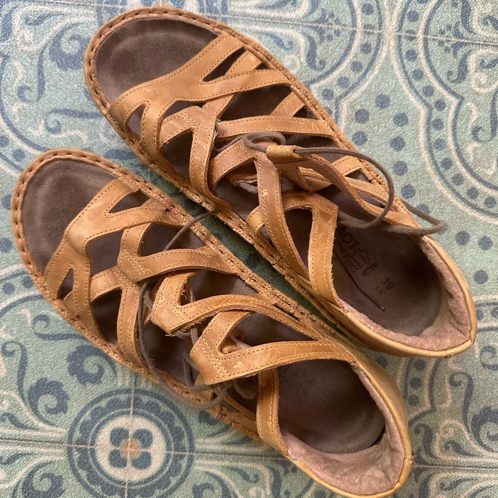Naot Women's Tan Sandals
